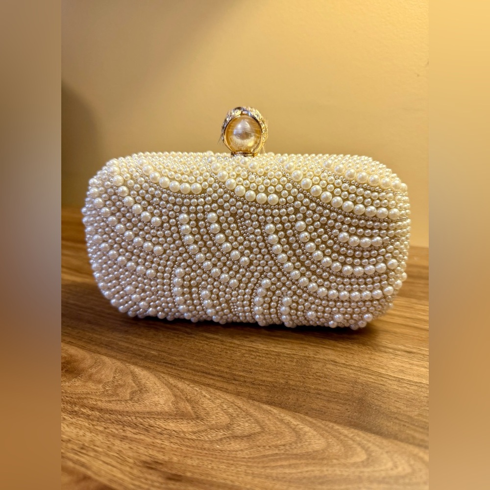 BNIP Classic Pearl Embellished Bridal Clutch